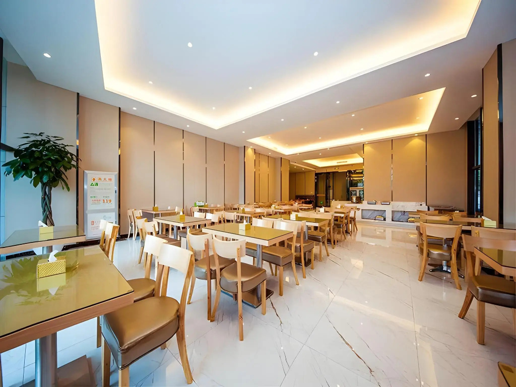 Vienna International Hotel (Wuhan Workers' Culture Palace Jiyuqiao Metro Station)