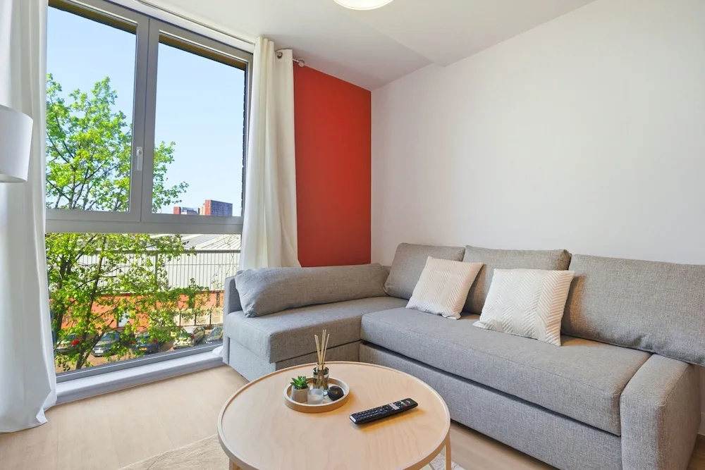 Trafford Garden Retreat with Free Car Park