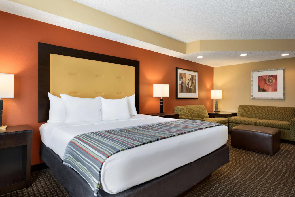 Garner Hotel Evansville East by IHG