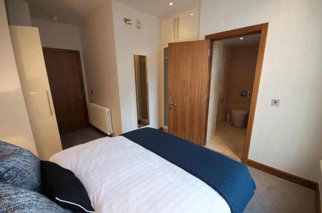 Fleet Street Apartment