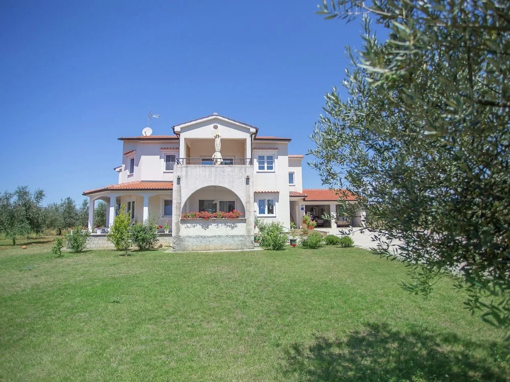 Exquisite Apartment With Private Terrace in Porec