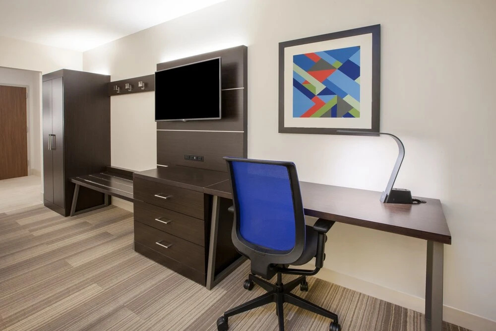 Holiday Inn Express & Suites Windsor East - Lakeshore by IHG