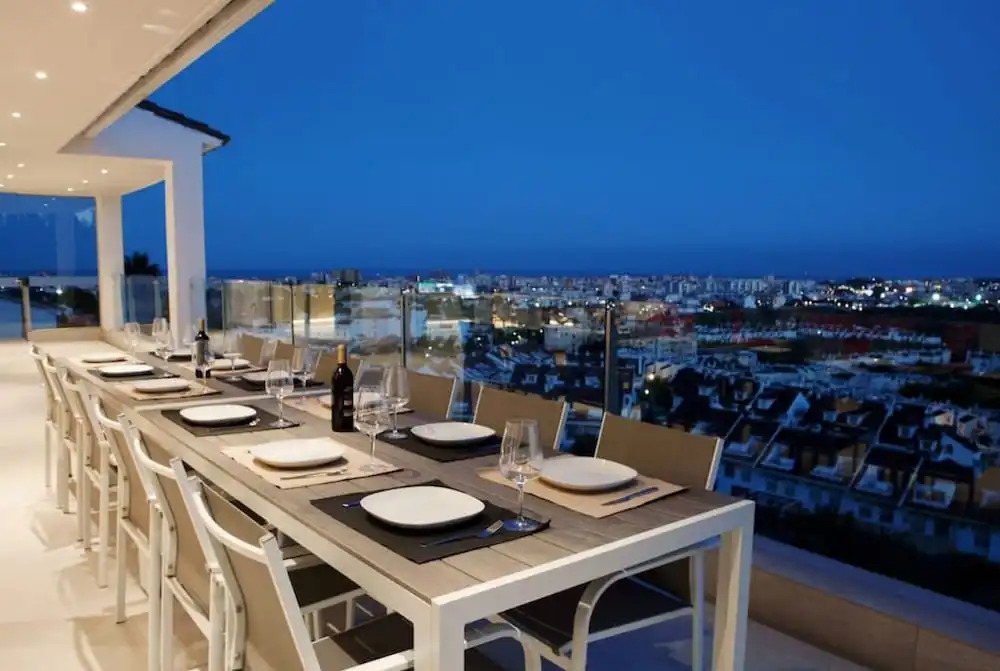 Luxury villa with heated pool for 12 to 14 people