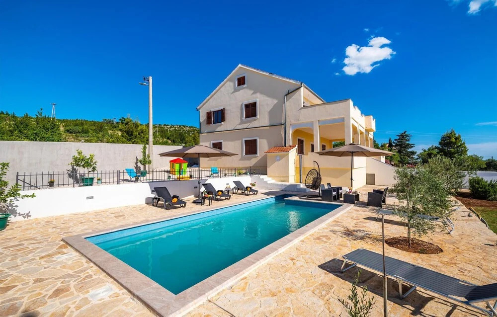 Three-Bedroom Holiday Home In Krusevo
