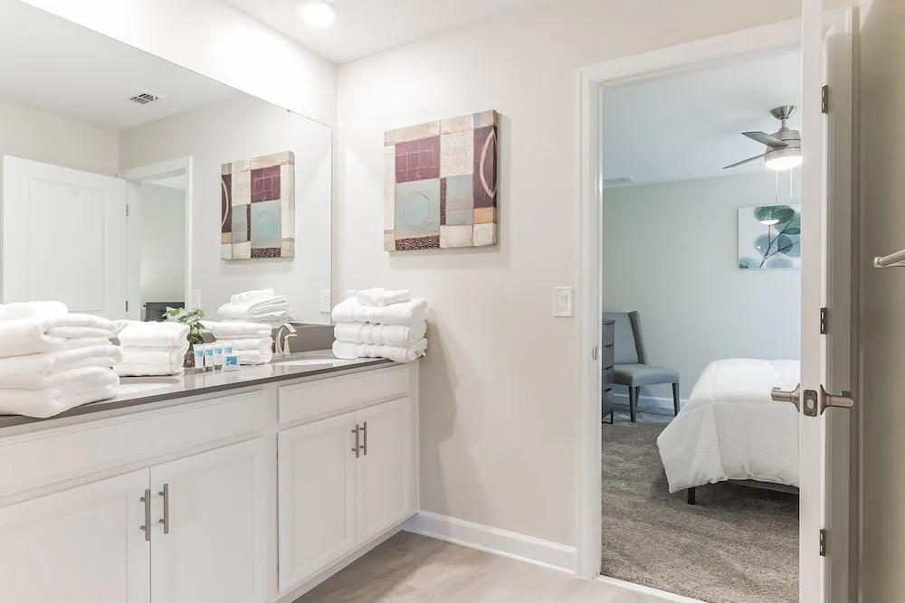 1233chd - The Retreat At Championsgate 9 Bedroom Home by RedAwning