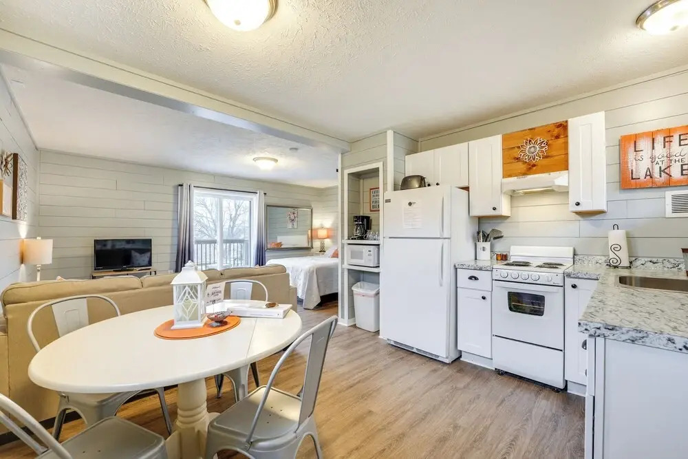 Hike, Boat, Fish & More: Table Rock Lake Cottage