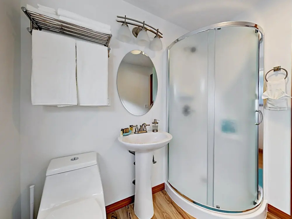 1030 Hillsdale St W Home 2 Bedrooms 2 Bathrooms Home