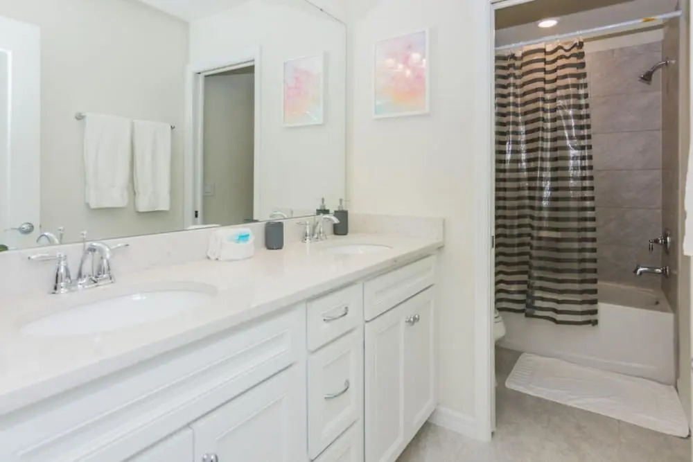 Beautiful Themed Vacation Home With Pool St5509