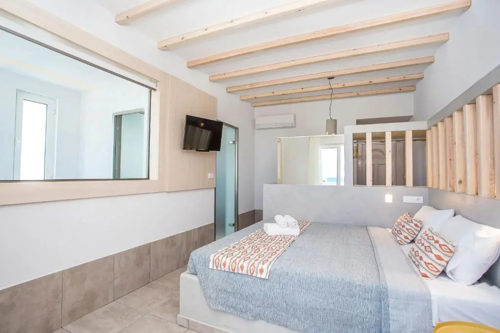 Alexander Studios & Suites