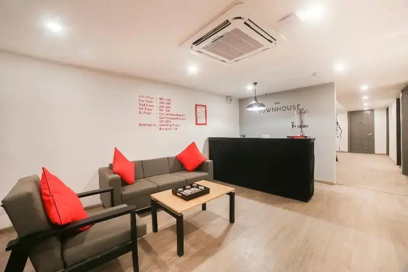 OYO Townhouse 136 Sector 46 Vikas Marg