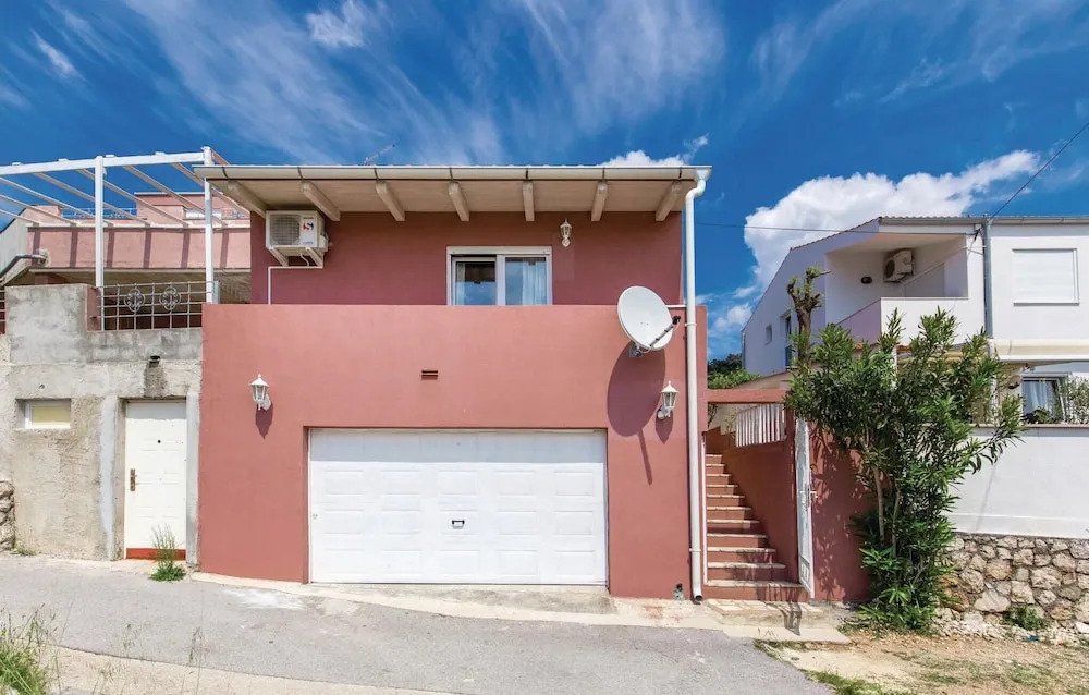 Amazing Home in Rab With Wifi and 3 Bedrooms