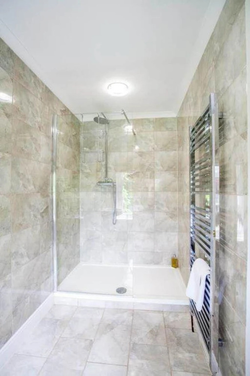 Secluded country house gem with swimming pool & tennis court