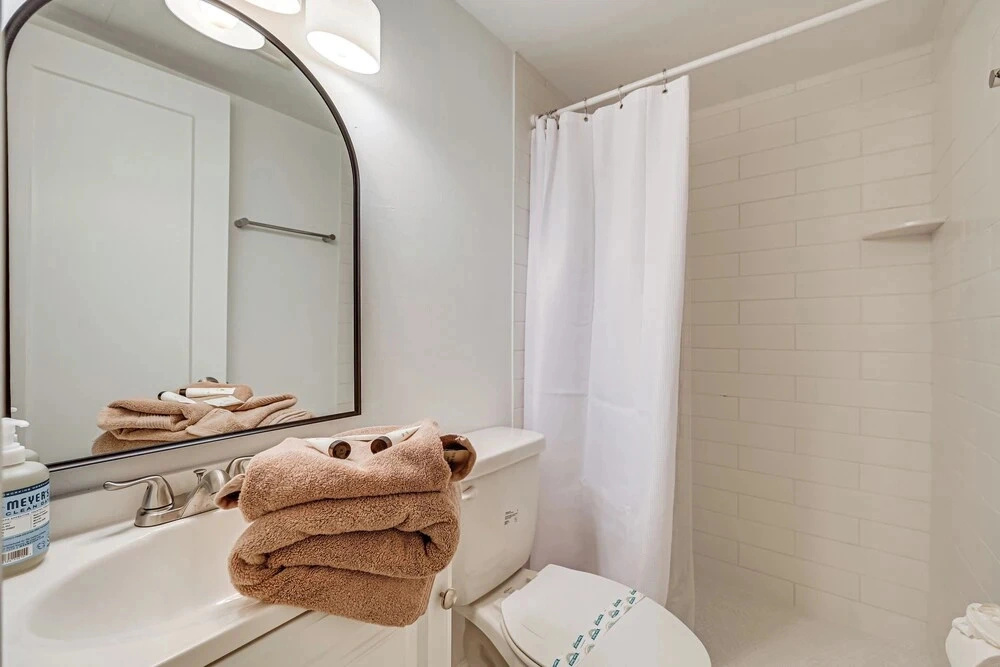 Poolside Fun, Ocean Strolls! Naples Beach Getaway