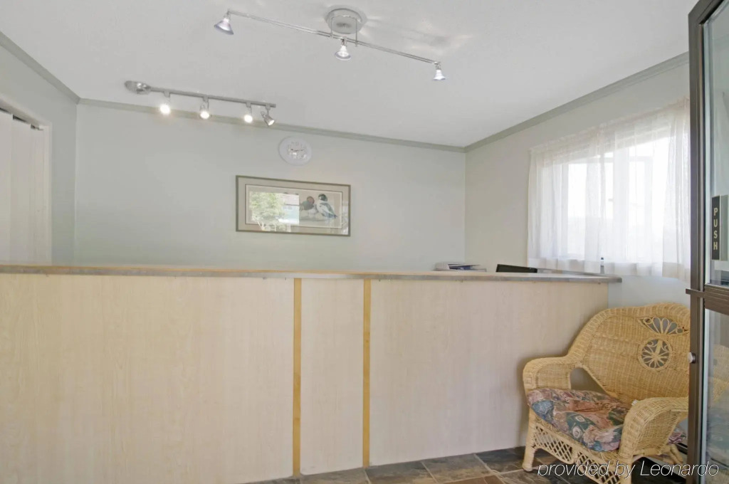 Canadas Best Value Desert Inn & Suites