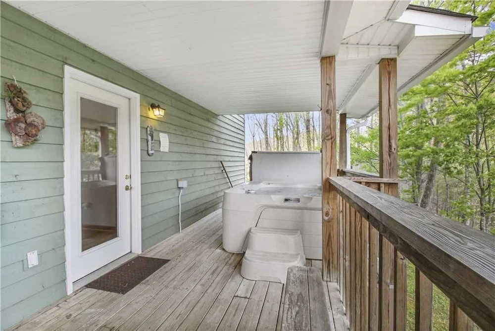 Autumn Leaves - Four Bedroom Cabin