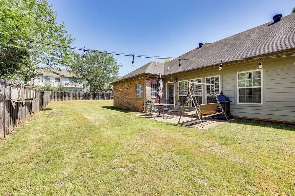 Spacious Family Home 3 Mi to Downtown Fayetteville