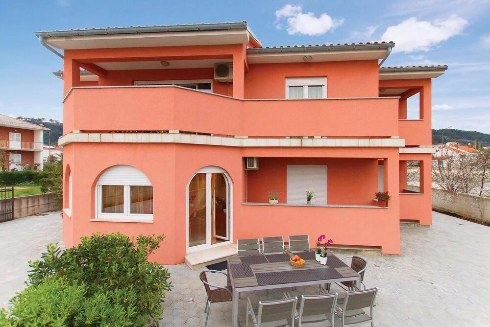 Beautiful Home in Palit With 4 Bedrooms and Wifi