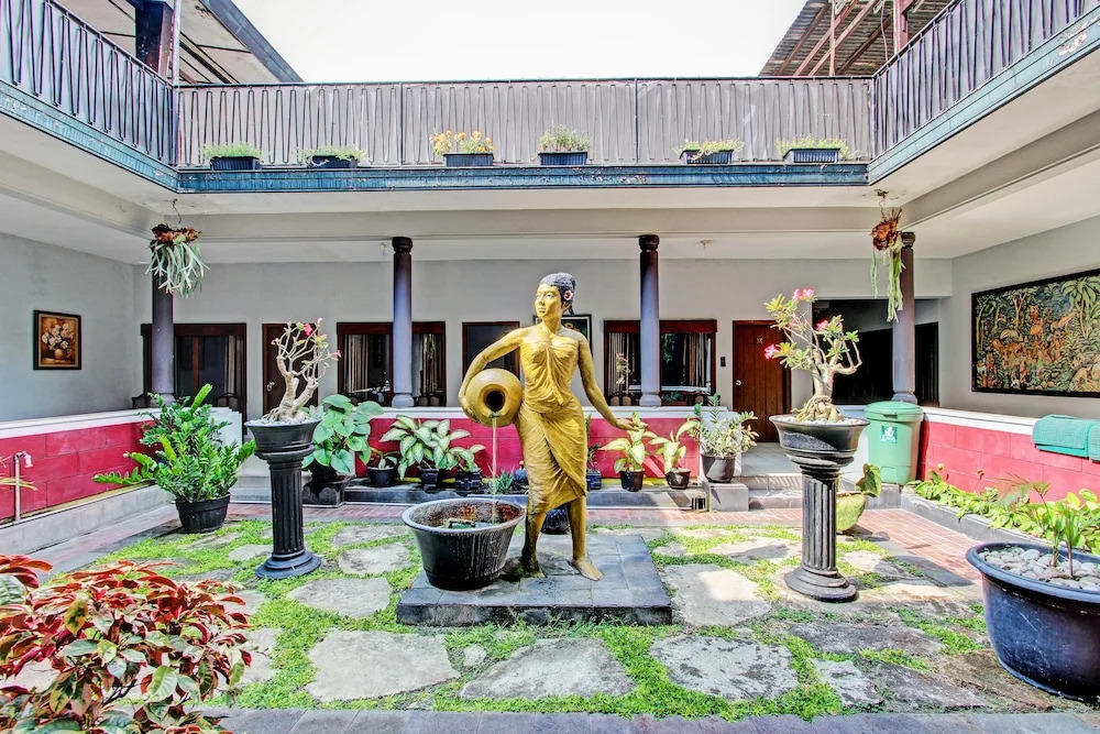 Super OYO Capital O 93240 Candra Dewi Hotel