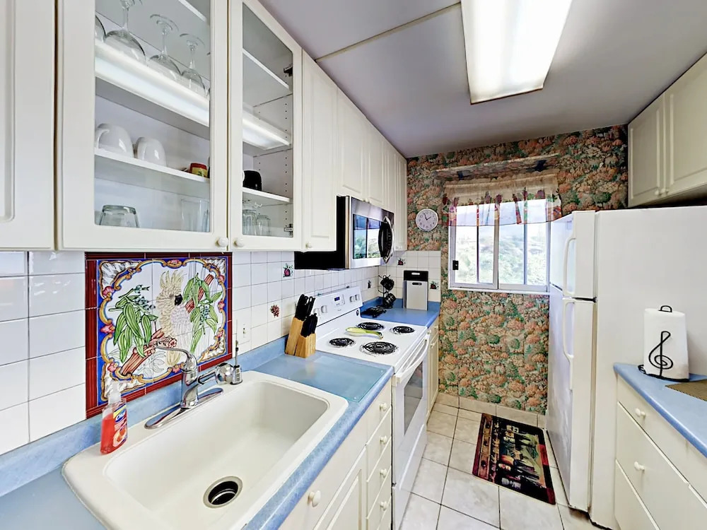 Ocean View W/pool - Across From Kalama Beach 2 Bedroom Condo