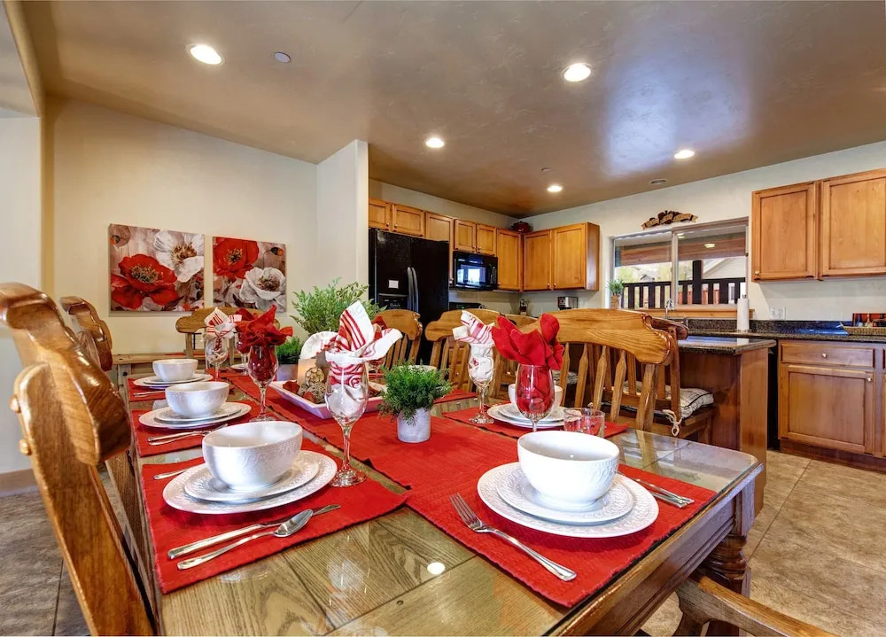 4BR/3.5BA Remarkable Bear Hollow Townhome by RedAwning