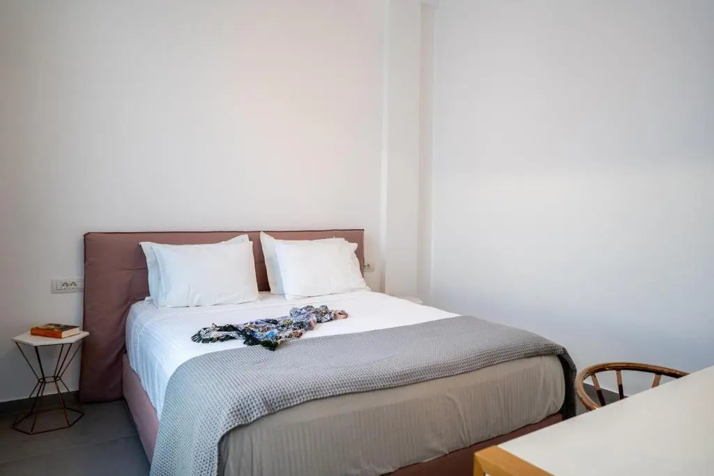Thira Gold Suites