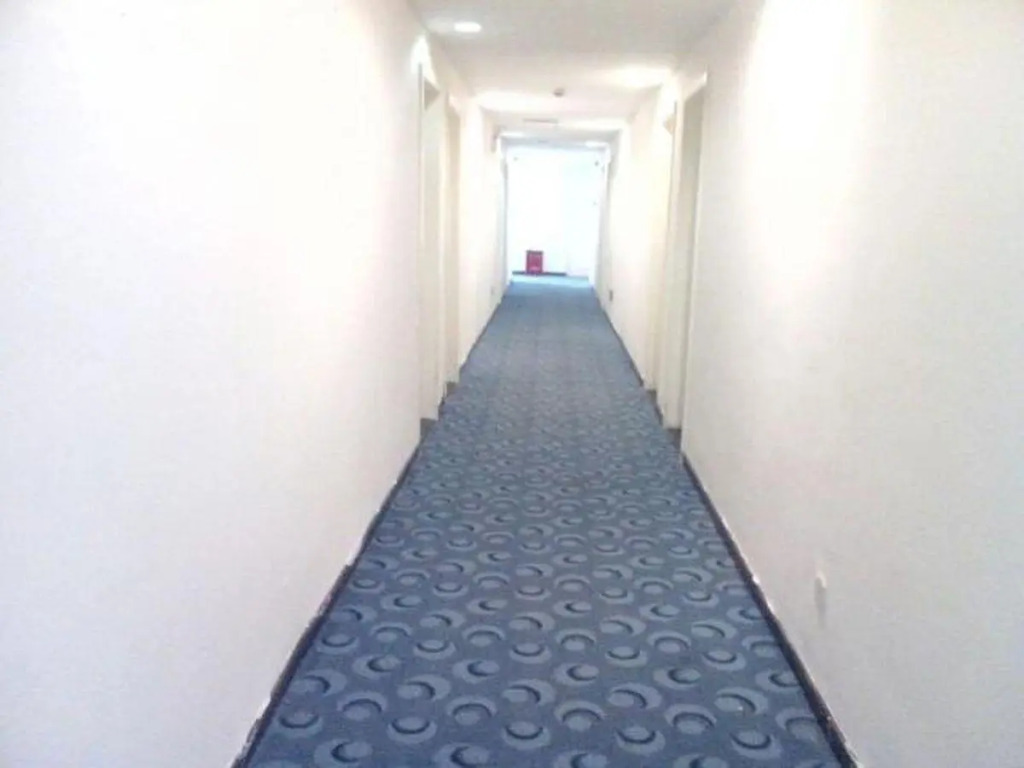 7Days Inn ShangHai XuJiaHui YiShan Road SubwayStation