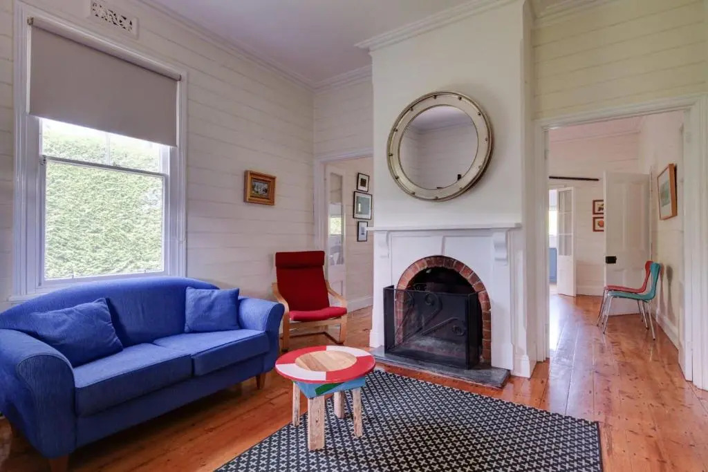 Palm Cottage - Pet Friendly Victorian Cottage