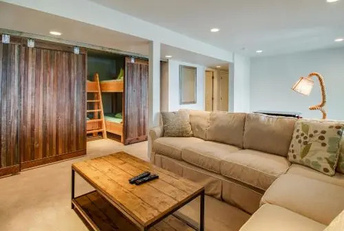 Lakefront Getaway