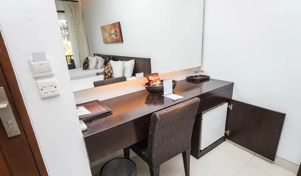 16 bedroom villa river side Legian