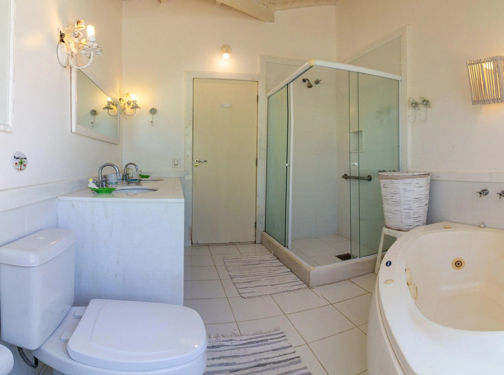 Harmoniosa Mansão com Sete Suítes a 3 min da Praia da Ferradura por Luxury Rentals