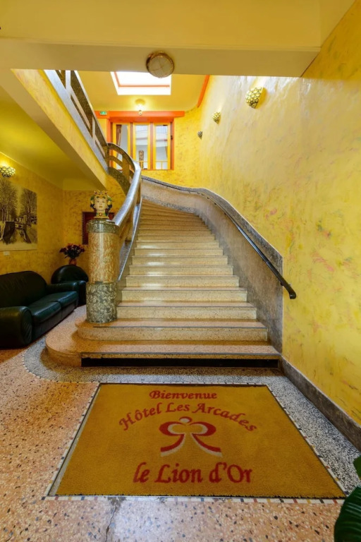 Les Arcades Le Lion Dor