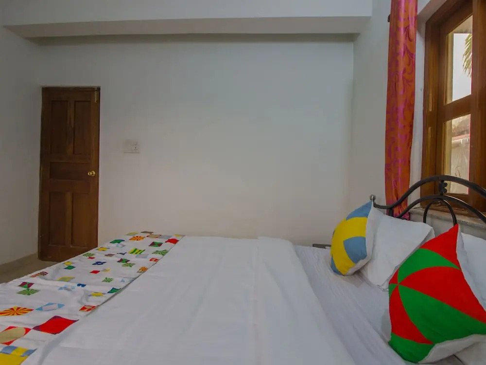 OYO 14239 Home Spacious 1BHK Camurlim Park