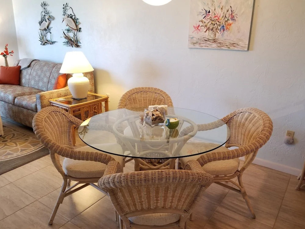 Island House D224 Condo