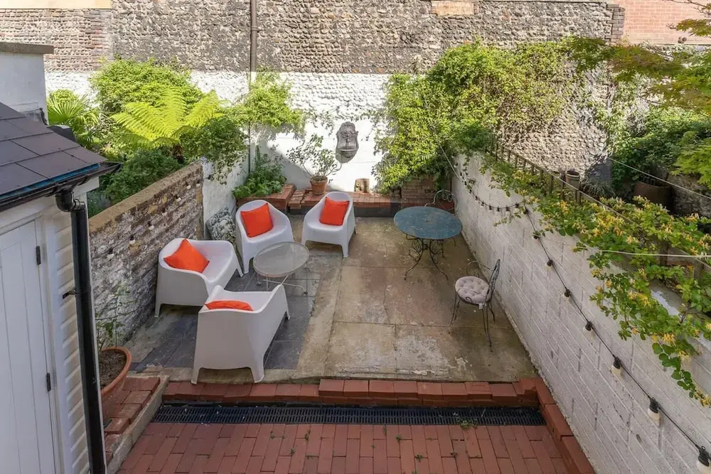 Host Stay Sunny Terrace on Robert Street
