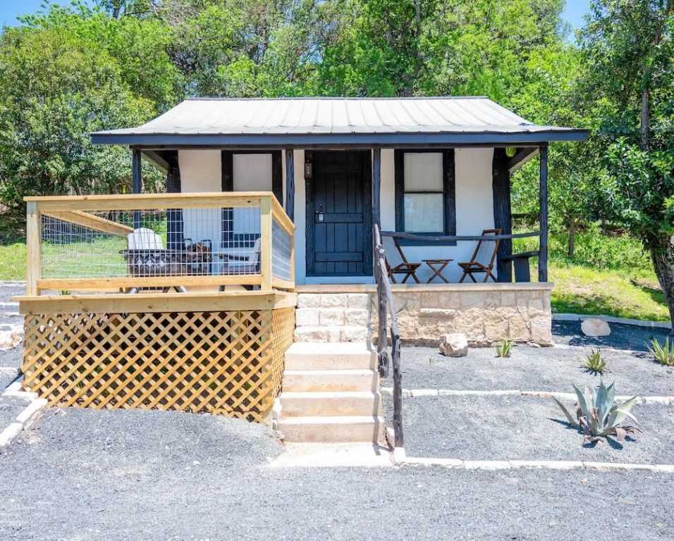 THE VAQUERO MOTEL