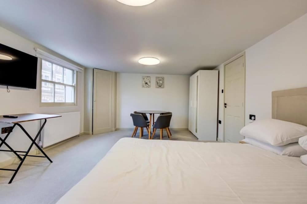 Stylish 2BR Apartment in Leicester Square