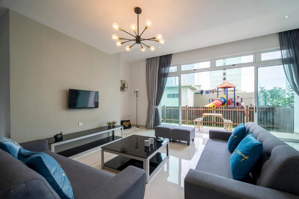 Signature Private Pool 14pax KSL by CCS Home