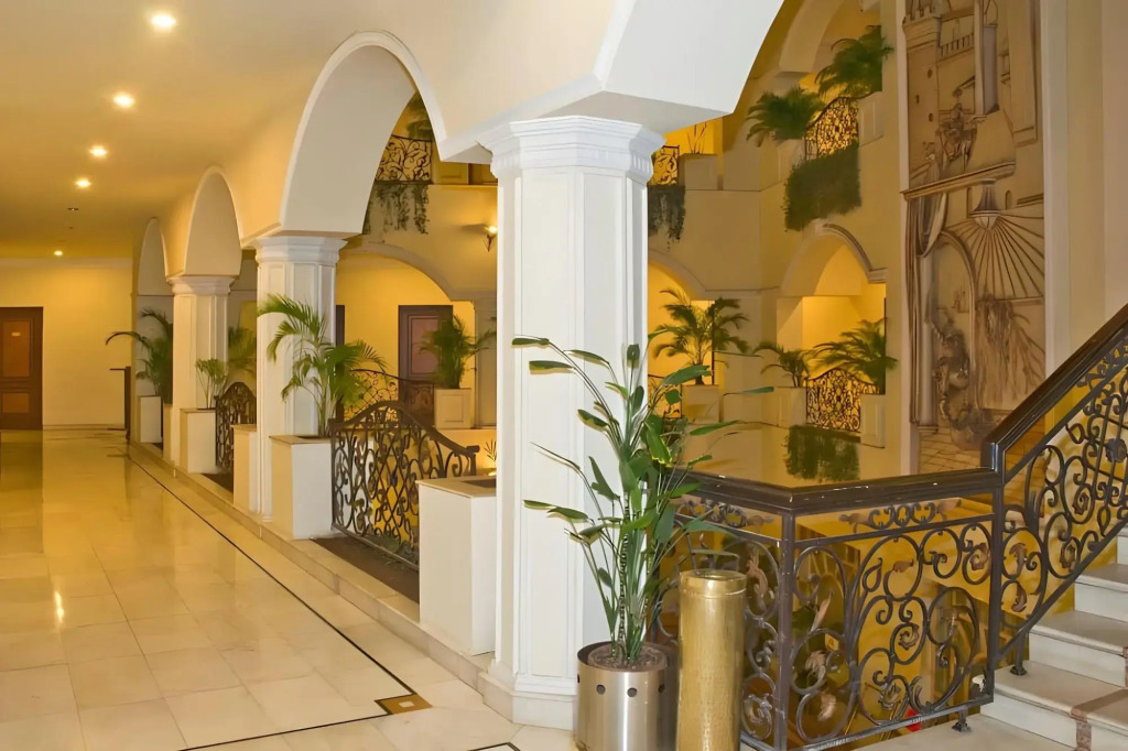 Hotel Arya - Unmarried Couples are not Allowed