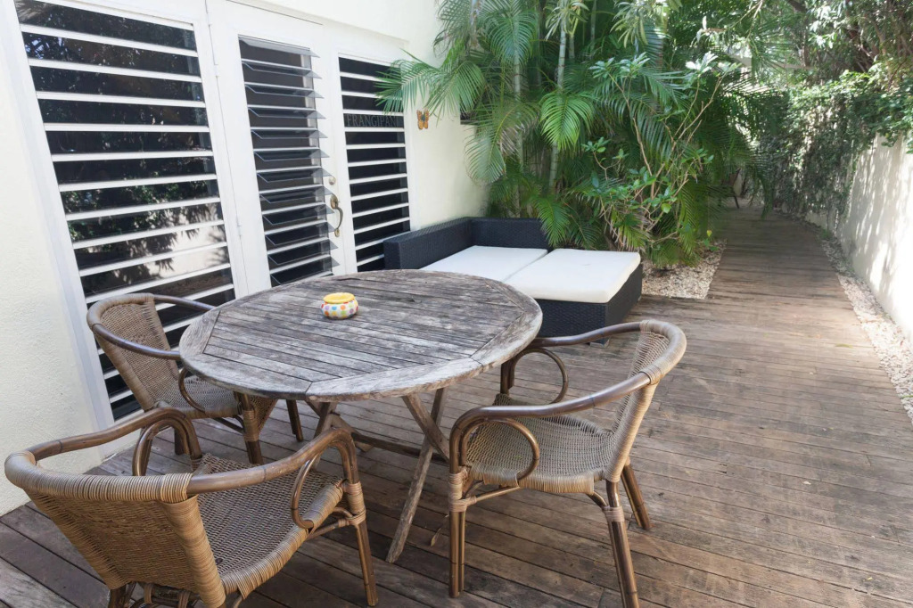 Frangipani Apartments