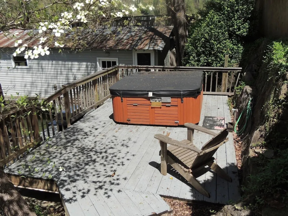 Grey Log #383358 - 1 Br Home
