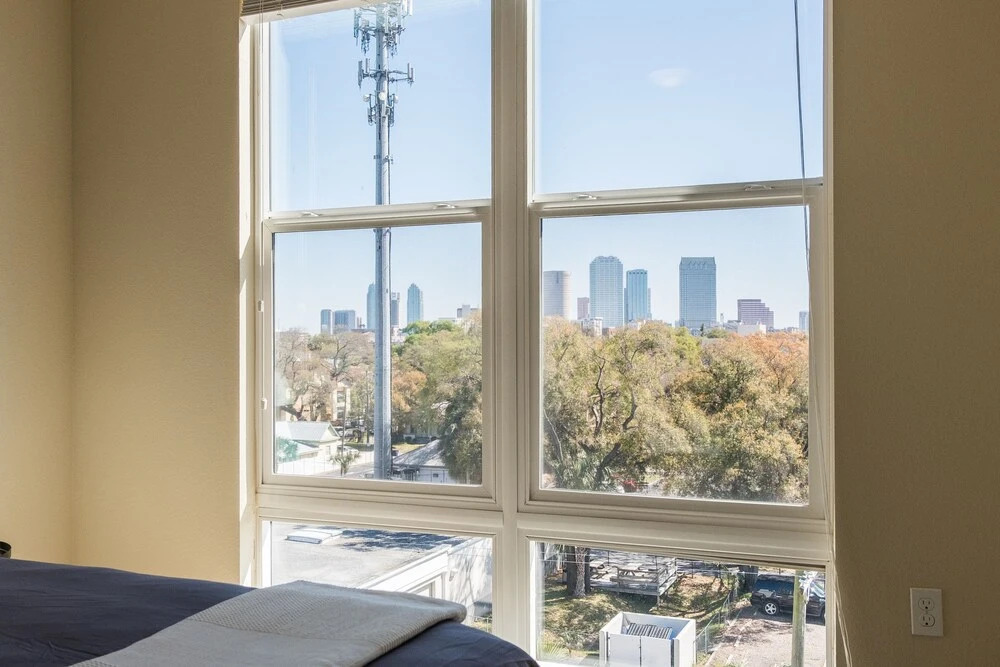 SoHo 1 BR with Balcony by Frontdesk