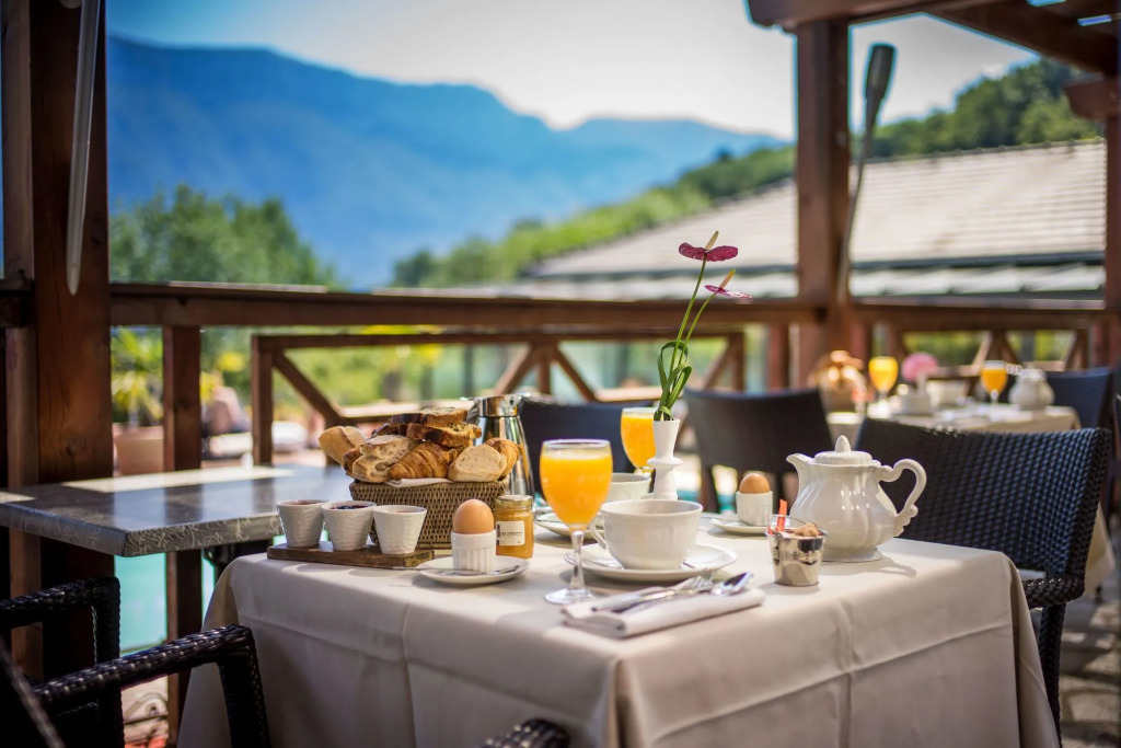 Les Trésoms Lake and Spa Resort