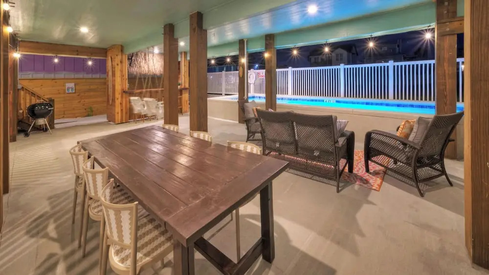 Barefoot and Salty & Tequila Tides by Avantstay. Sleeps 20 2 Homes + Dual Pools + Golf Cart 5 Min to Beach Port Aransas
