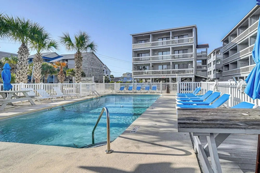 Steps to Sand: Chic Couples Garden City Retreat