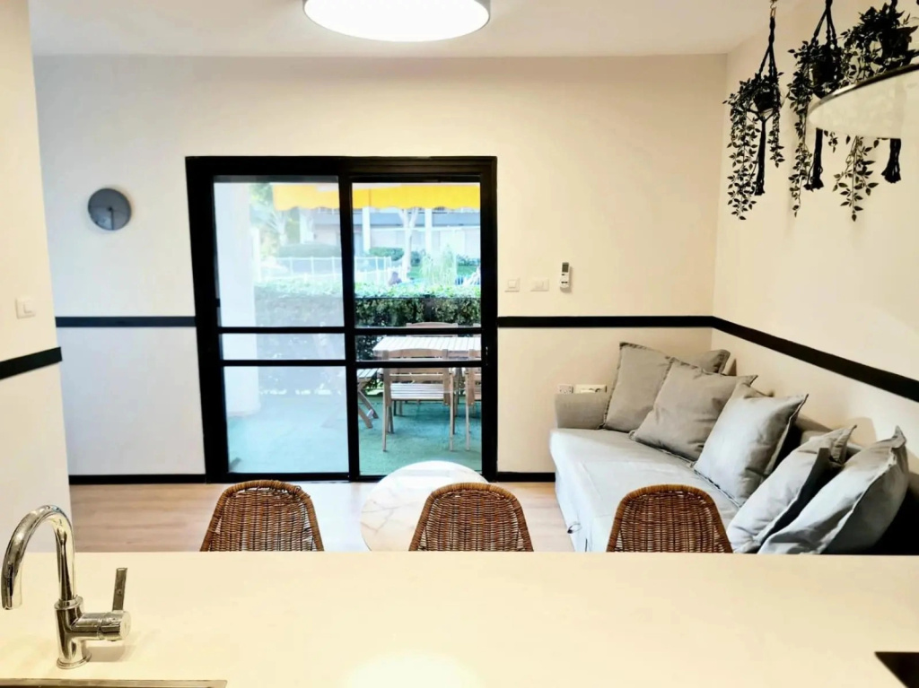 Royal Park- Magical garden apartment