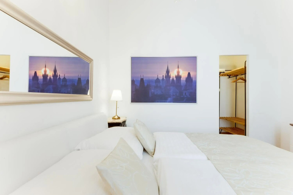 Old Town Royal Apartment With Giant Terrace