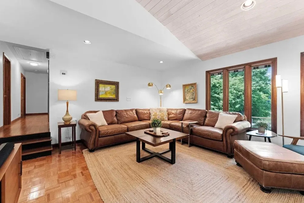 Shady Daze: Waterfront Home w/ Deck, Hot Tub & Lake Views