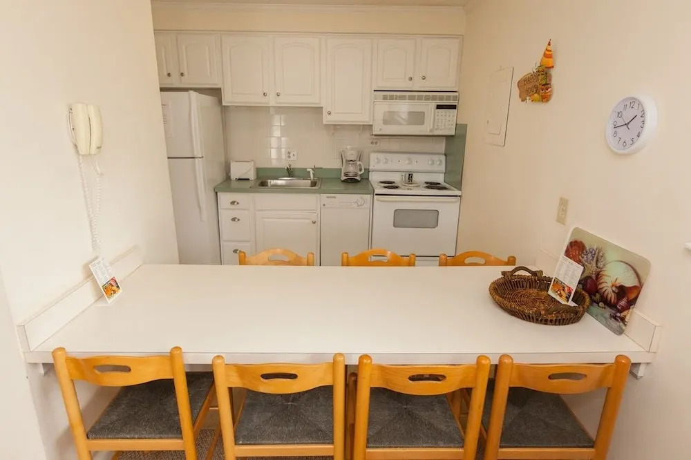 Mai Kai 6A Condo With Bbq, a Block Away From North End Beach by Redawning