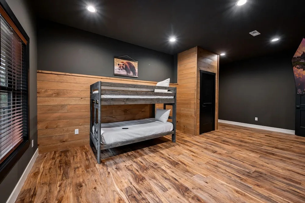 Game Room-hot Tub-10 Mins to Downtown Gatlinburg