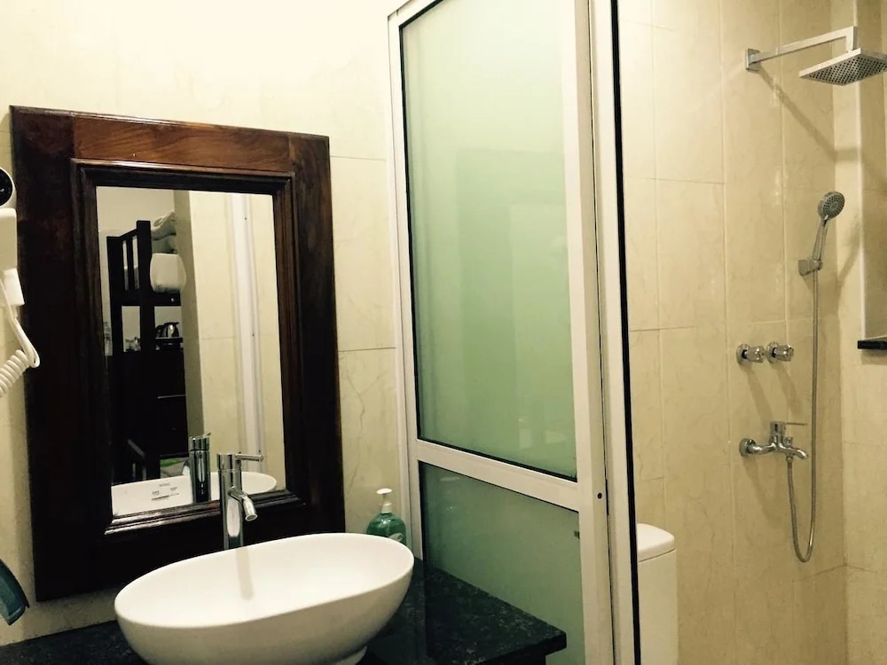 Mr. Charles Guest House - Hostel